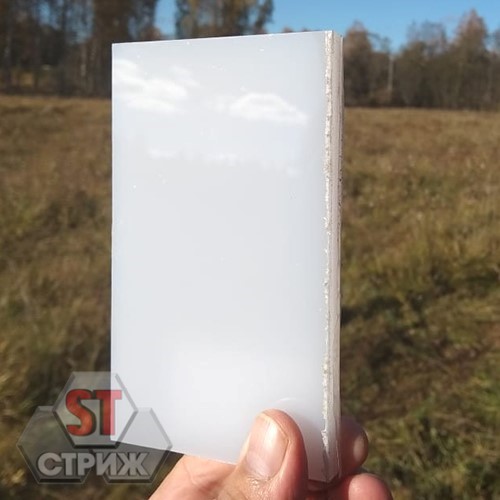 Монолитный поликарбонат 10 мм оптимальный белый (молочный)