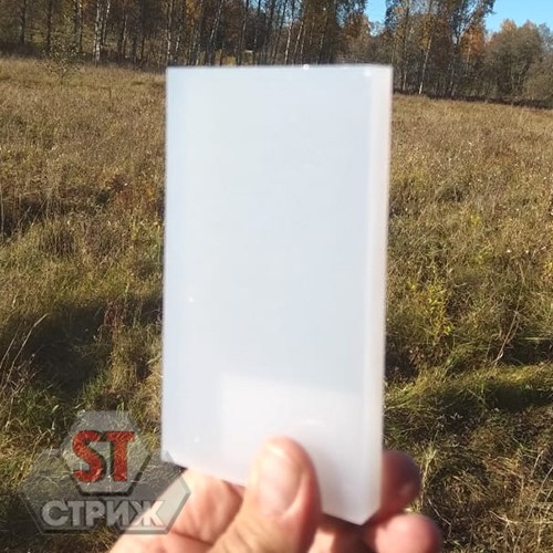 Монолитный поликарбонат 8 мм оптимальный белый (молочный)